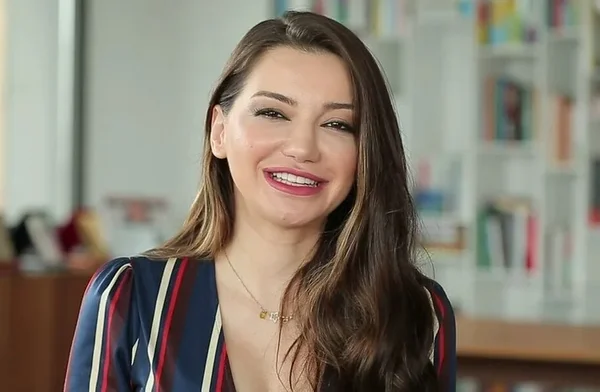 Esra Ezmeci'ye gelen yorum 'pes' dedirtti: 1 gecede 3 kez... - Resim: 2