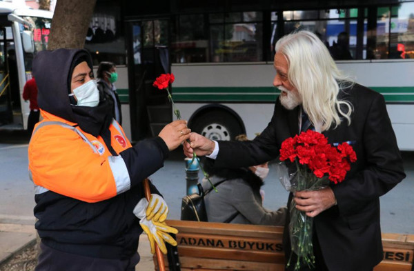 Adana'da gören telefona sarıldı gözyaşlarını tutamadılar! Beni çok duygulandırdı - Resim: 0