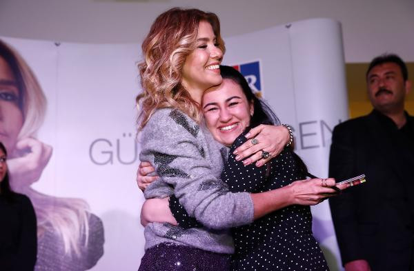 Gülben Ergen'e kırmızı biber şoku bir anda üzerine gelmeye başladılar - Resim: 4