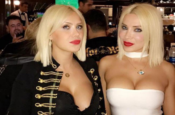 Ciciş kardeşlerden derin yırtmaçlı barışma pozu! Takipçilerinin nutku tutuldu - Resim: 4