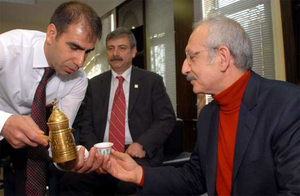 Gandi Erdoğan'ı ti'ye aldı - Resim: 2