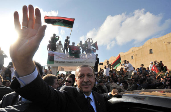 Erdoğan'ı alnından öptü - Resim: 1