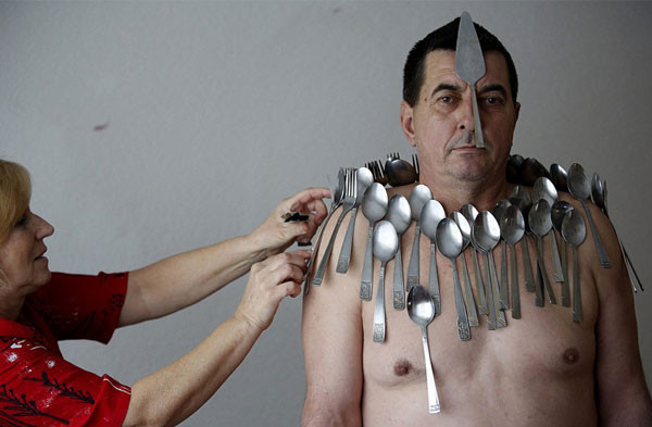 Mıknatıs adam görenleri şaşkına çeviriyor! - Resim: 1