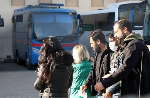 Oğlunu öldürüp, eşi ve kızını yaraladı! Çelik yelekle adliyeye getirildi - Resim: 3