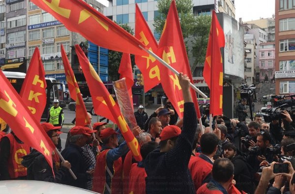 Taksim'e çıkmak isteyenlere polis müdahalesi - Resim: 3