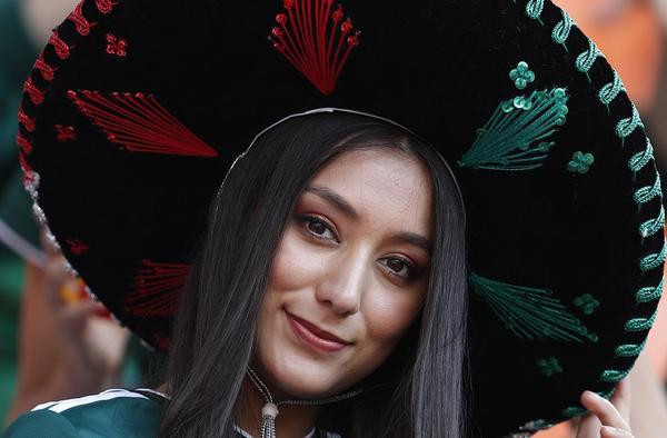 Tribünde olay oldular! Meksikalı o güzel... - Resim: 2