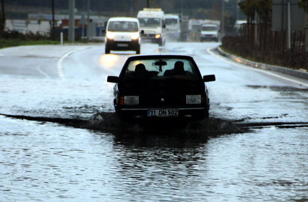 Türkiye'nin dört bir yanı yağış mağduru - Resim: 1