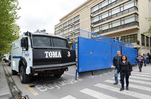 Ankara'da görenleri şoke eden barikat - Resim: 1