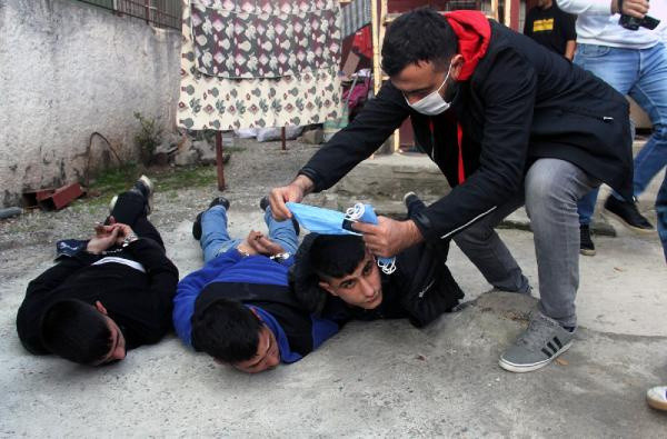 Polisin nefes kesen operasyonla yakaladığı zanlılar, tüfeği 'maç olduğunda sıkıyorduk' dedi - Resim: 0