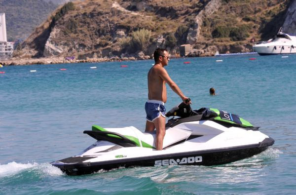 Jetskide bile yalnız bırakmadı - Resim: 4