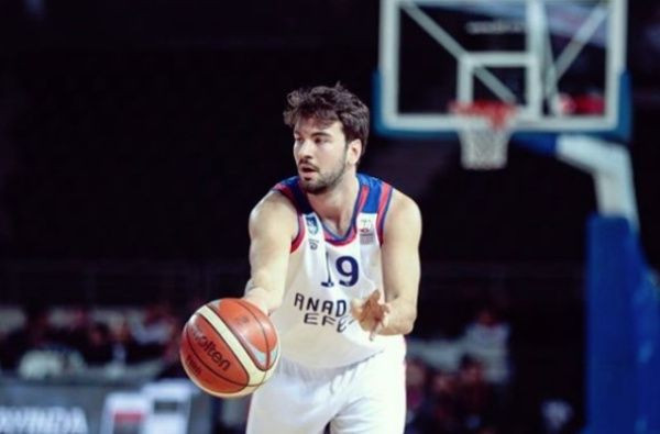 Yasak Elma'nın yıldızı Eda Ece basketbolcu sevgilisiyle dudak dudağa - Resim: 2