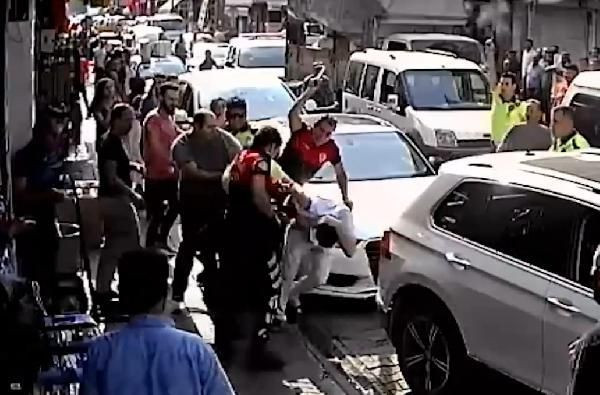 Yer adana! Polis ceza yazmak isteyince ortalık toz duman oldu - Resim: 3