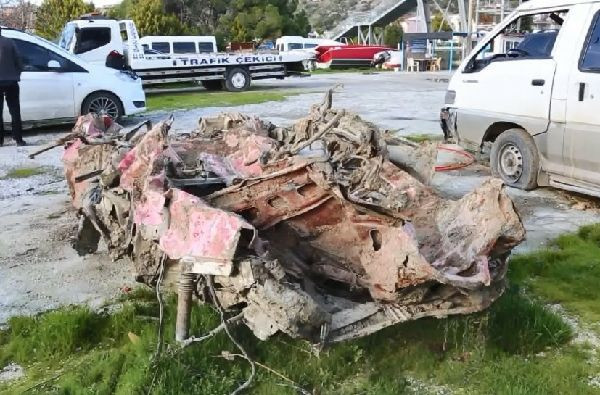 Aydın Kuşadası'nda toprağa gömülü bulunan otomobilin sırrı inceleme sonrası ortaya çıkacak - Resim: 4