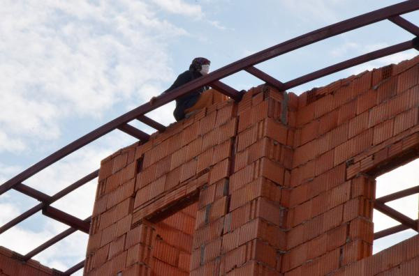 Antalya'da daireleri gezme bahanesiyle inşaata girdi! Gerçeği anlayan polisi aradı - Resim: 0