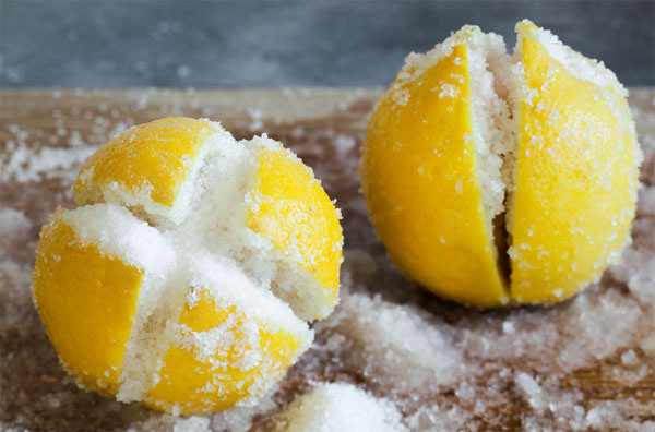 Limonu tuzlayıp cam kaseye koyarsanız bakın neler oluyor? Faydaları saymakla bitmiyor - Resim: 0