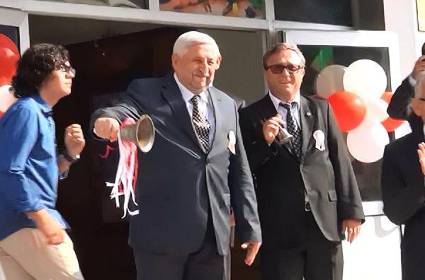 Okulların ilk gününde valiye büyük sürpriz! Görünce gözleri doldu - Resim: 1