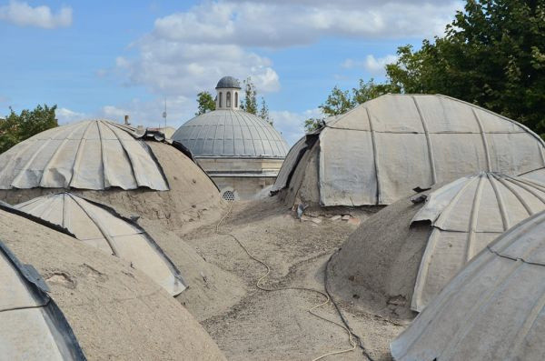 500 yıllık caminin kubbelerindeki kurşunları çaldılar - Resim: 0