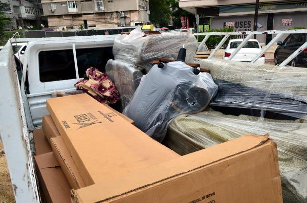 Makamına haciz gelen Başkan Zeydan Karalar’a masa ve sandalye götürdü! - Resim: 0