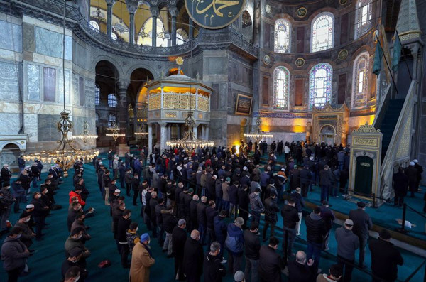 Dündar Osmanoğlu için Ayasofya’da gıyabi cenaze namazı kılındı - Resim: 0