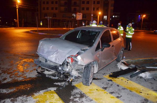 Aksaray'da büyük panik! Kaza yapan kızını göremeyince sinir krizi geçirdi - Resim: 0