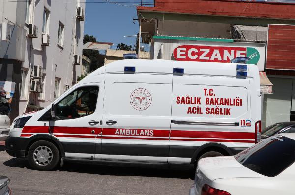 Adana'da pencereden o halde görünce dünyası başına yıkıldı - Resim: 0