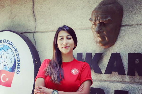 'Utanıyorum' deyip milli sporcu Fatma Uruk duyurdu! Başkandan yanıt geldi: Bira olan fotoğrafı... - Resim: 0