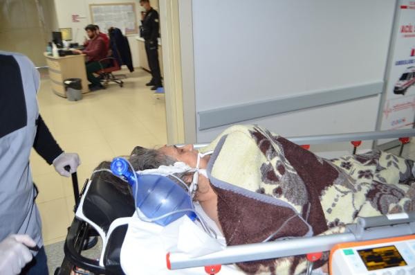 Aksaray'da eşini uyurken bıçaklayan koca tutuklandı! Bıçak göğsünde kırılıp kalmış - Resim: 0