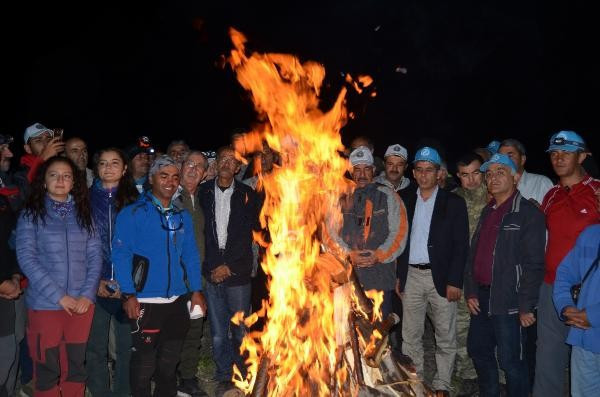 15 Temmuz için Süphan Dağı'na çıkıp demokrasi ateşi yaktılar - Resim: 3