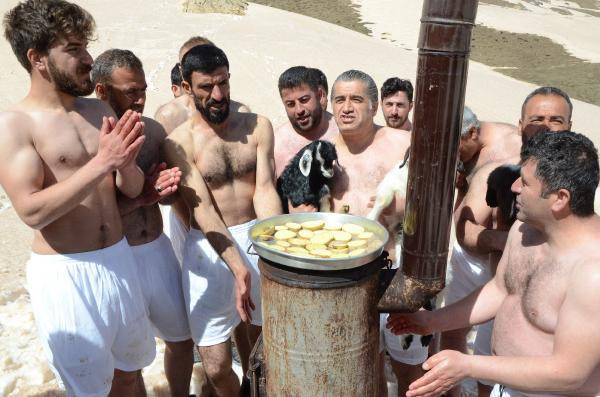 Ünlü türkücü Hakkari'de dağa çıktı kanayan yaraya parmak bastı! - Resim: 3