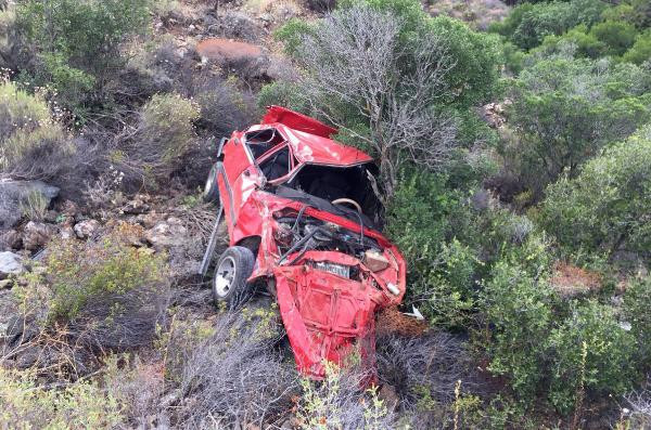 300 metrelik uçuruma yuvarlandı: Sağ kaldı! - Resim: 2