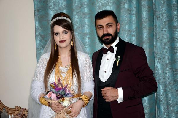 Şırnak'ta aşiret lideri dolar istemedi kızına takılanlara bakın! - Resim: 1