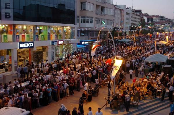 Binlerce kişi aynı sofrada - Resim: 1