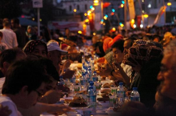 Binlerce kişi aynı sofrada - Resim: 3