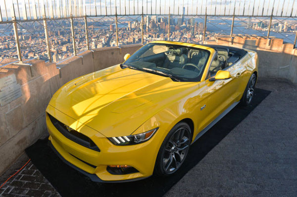 Yeni Mustang Convertible bakın nerede tanıtıldı - Resim: 1