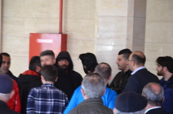 Avcılar'da tespih satan yaşlı adama vuran kişiye cemaatten tepki - Resim: 2