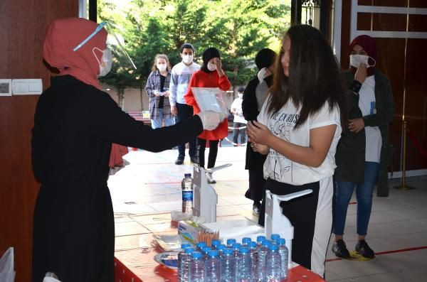 Koronavirüs gölgesinde LGS sınavı sona erdi! İşte dikkat çeken maske detayı - Resim: 4