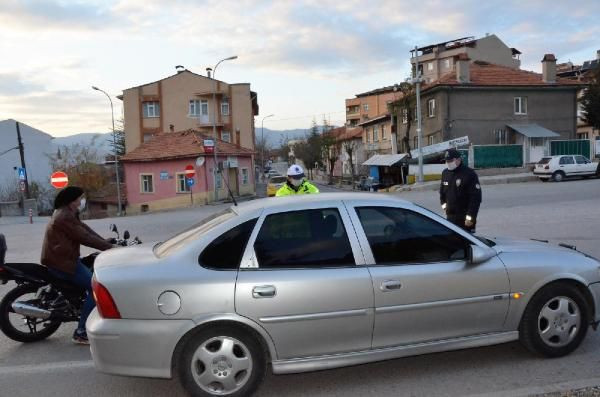 İlçede sıkı denetim! Kütahya Emet'te nüfusunun yüzde 70'i karantinada - Resim: 1