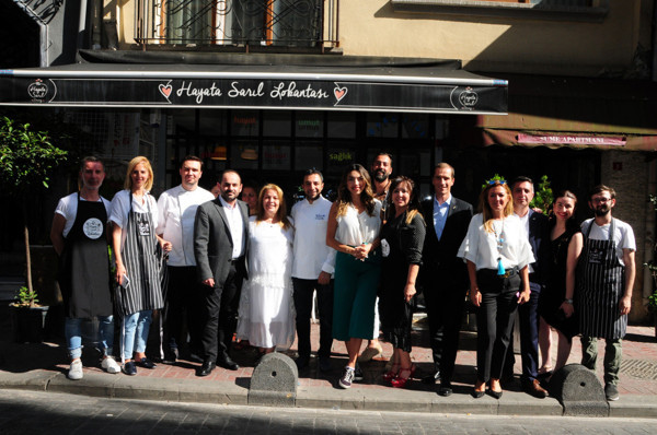 Ünlü otellerin şefleri evsizler için yemek pişirdi - Resim: 0