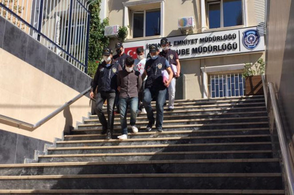 150 bin TL'lik hırsızlık yaptılar! İstanbul'da ikizler fazla kaçamadı - Resim: 0