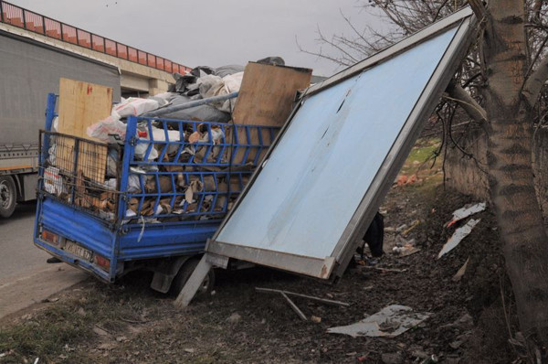 Eskişehir'de feci kaza! Yol trafiğe kapandı uzun araç kuyrukları oluştu - Resim: 0