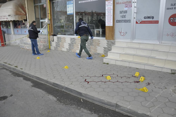 Eskişehir'de sokak ortasında bıçakladı! Yasak aşkta itiraf geldi: Eşiyle... - Resim: 0