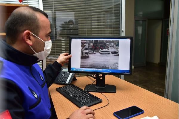 İstanbul Tuzla'da caddeyi kaplayan esrarengiz köpüğün sırrı çözüldü! Meğer... - Resim: 1