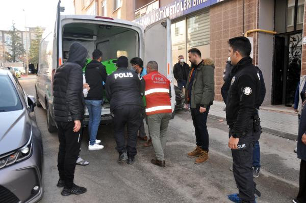 Eski polis memuru evinin bahçesinde ölü bulundu - Resim: 0