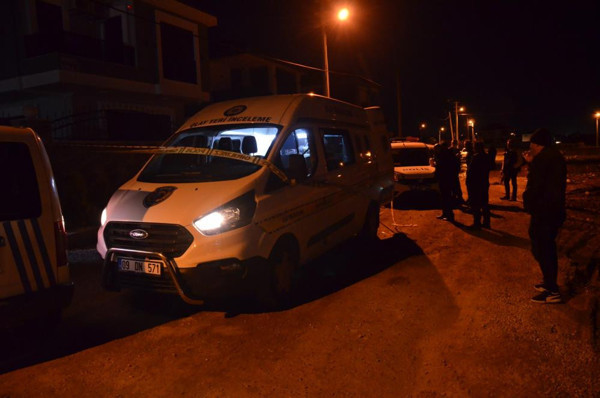 Aydın'da sokakta çam fidanlarının yanında ceset bulundu - Resim: 0