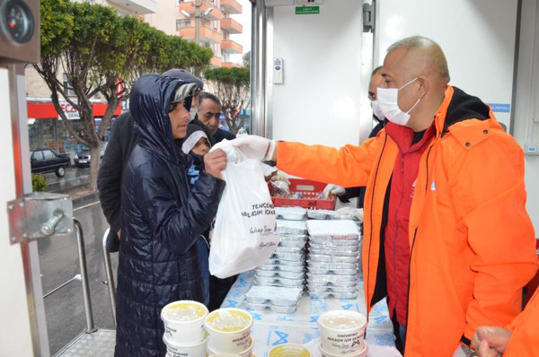 3,5 TL’ye 3 çeşit yemek! Mersin'de vatandaşlar akın etti: İlk defa rastladım - Resim: 0