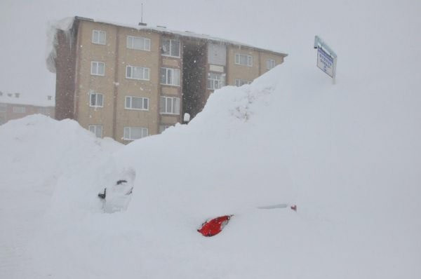 Bitlis'te aydınlatma direkleri kara gömüldü - Resim: 1