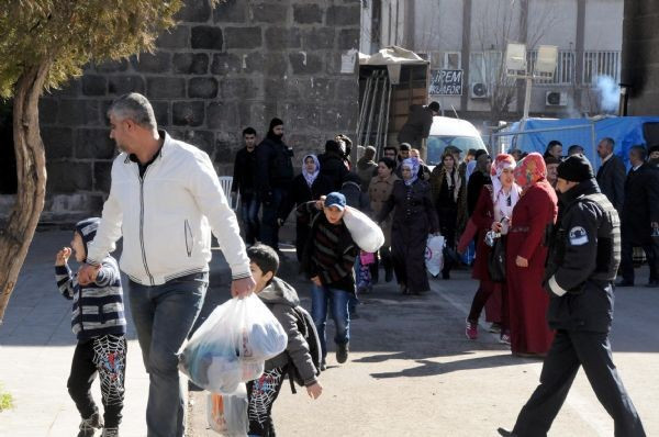 Diyarbakır Sur'dan kaçış! Tası tarağı toplayan... - Resim: 3