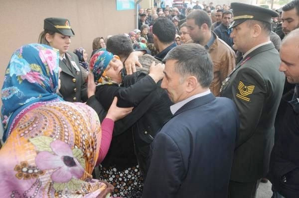 Şehidin tabutu açıldı nişanlısı bayıldı - Resim: 4