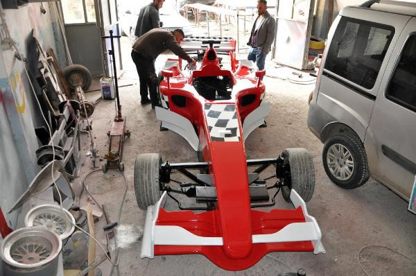Hurda otomobil ve traktör parçalarından Formula aracı yaptı! - Resim: 3