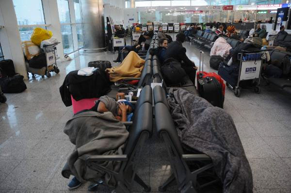 Kolombiyalı dansçılar Atatürk Havalimanı'nda mahsur kaldı 12 gündür... - Resim: 2